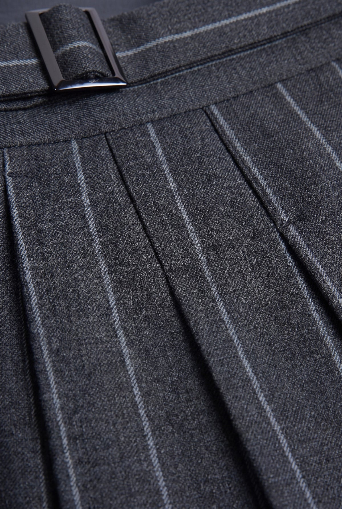The Double-Breasted Suit in grey chalk stripe wool (DBV6492), pleat detail#Cloth_Grey Chalk Stripe
