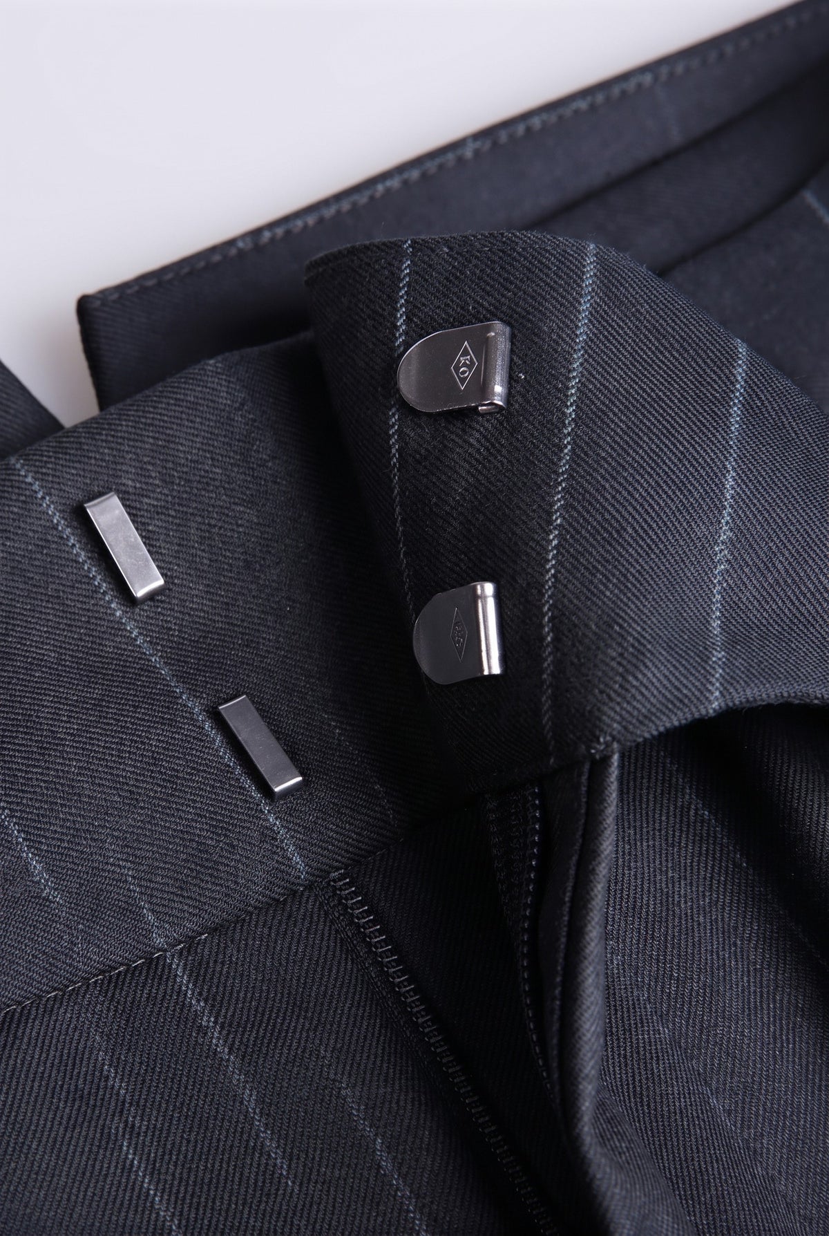 The Double-Breasted Suit in grey chalk stripe wool (DBV6492), waistband detail#Cloth_Grey Chalk Stripe